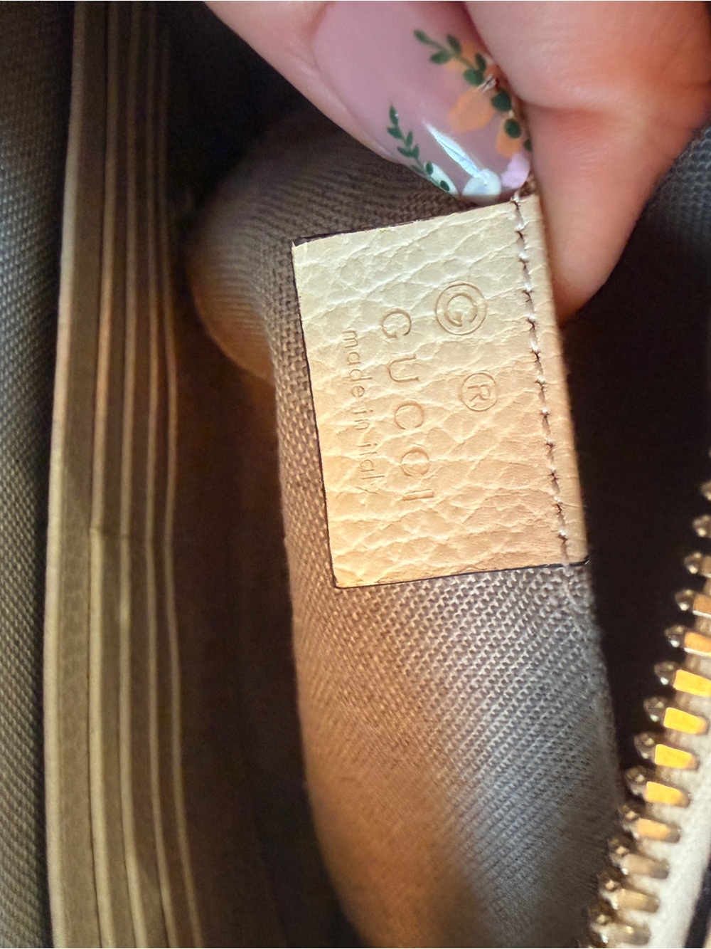 Gucci GG Supreme Crossbody Bag with Cream Trim - Picture 9 of 11